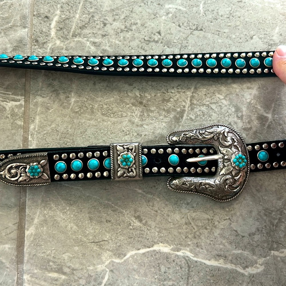 Nocona western woman's belt XL with Turquoise Accents and Silver Buckle